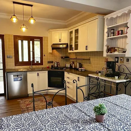 Cheerful And Cozy With Pool And Fireplace 度假居 *