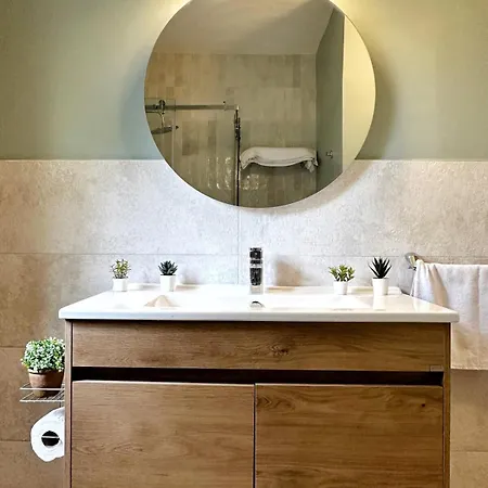 Cheerful And Cozy With Pool And Fireplace *