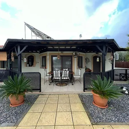 Cheerful And Cozy With Pool And Fireplace 度假居