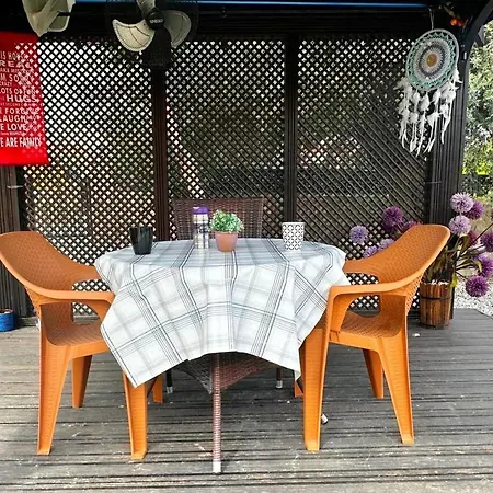 Cheerful And Cozy With Pool And Fireplace