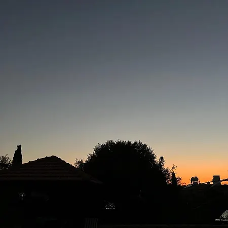 Cheerful And Cozy With Pool And Fireplace 度假居 *