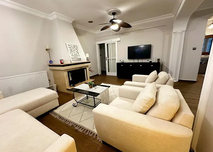 Cheerful And Cozy With Pool And Fireplace 別荘