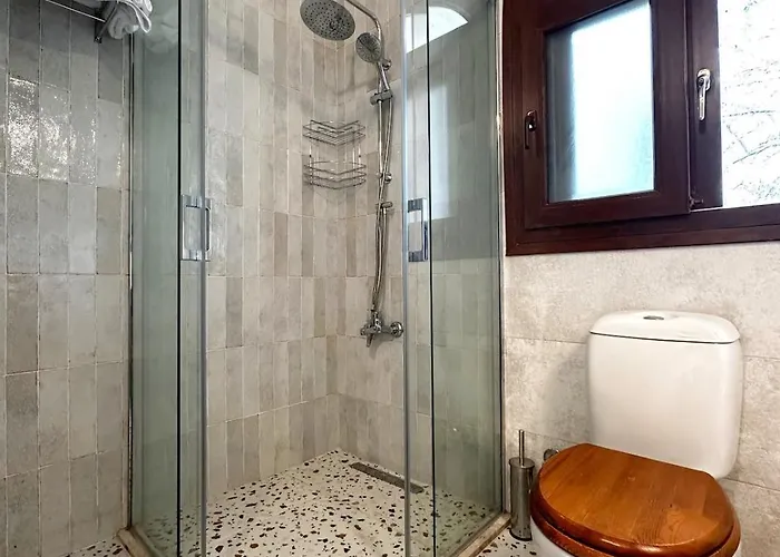 Cheerful And Cozy With Pool And Fireplace Athalassa