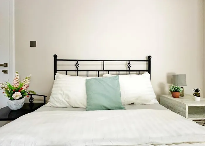 Cheerful And Cozy With Pool And Fireplace 別荘 *