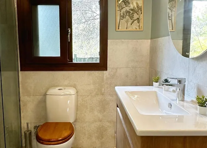 別荘 Cheerful And Cozy With Pool And Fireplace Athalassa