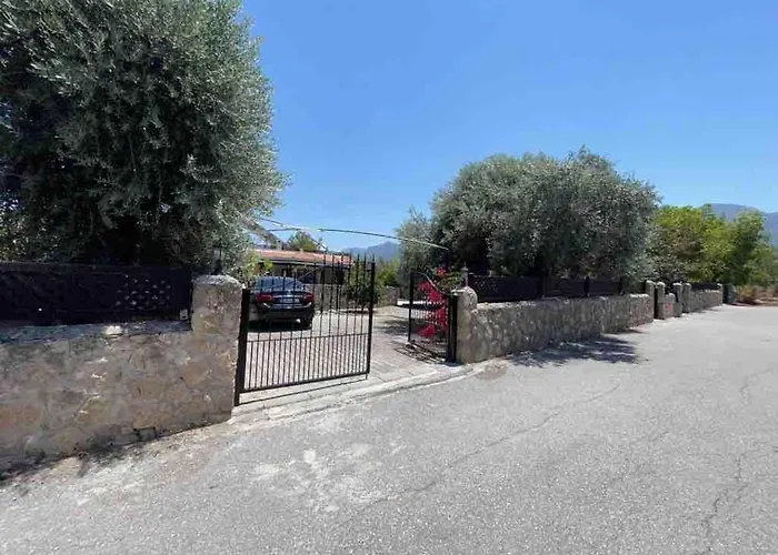 Cheerful And Cozy With Pool And Fireplace Athalassa