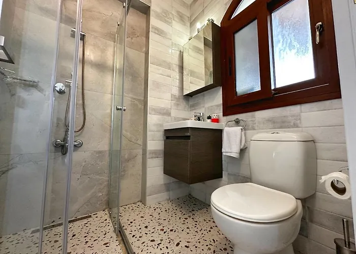 別荘 Cheerful And Cozy With Pool And Fireplace