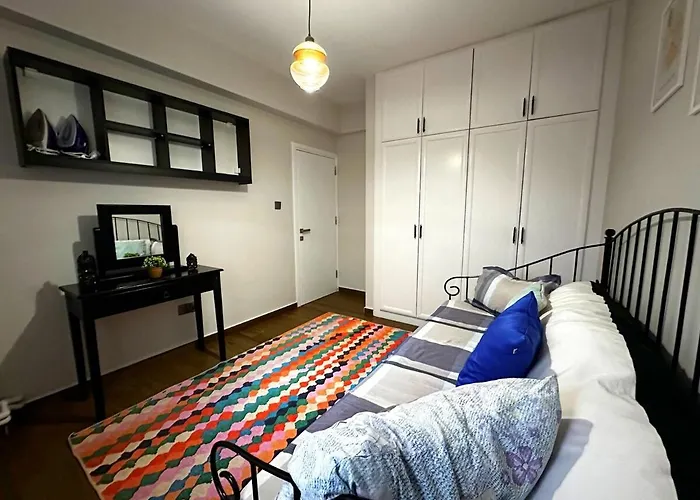 別荘 Cheerful And Cozy With Pool And Fireplace