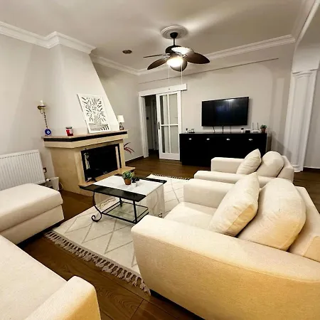 Cheerful And Cozy With Pool And Fireplace 펜션