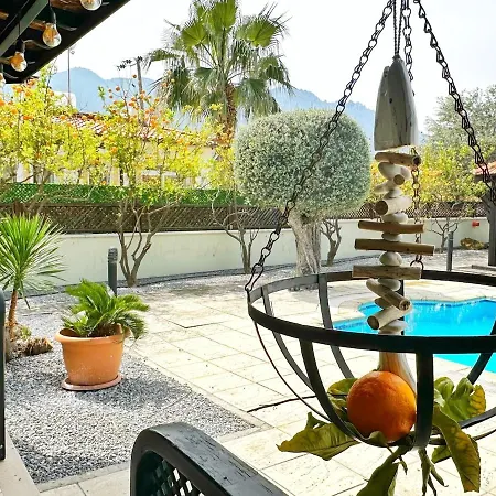 Cheerful And Cozy With Pool And Fireplace