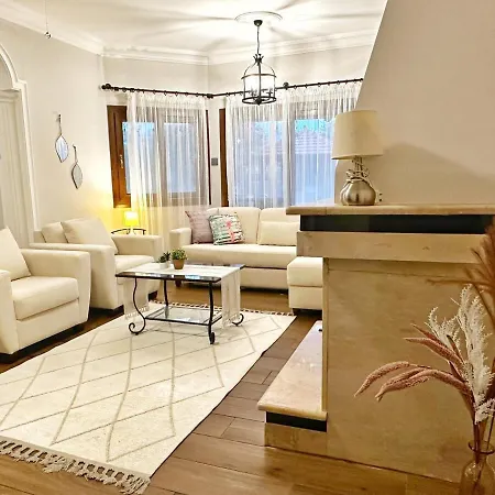 Cheerful And Cozy With Pool And Fireplace Athalassa