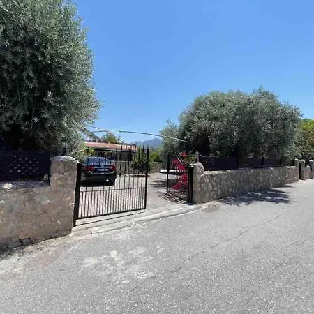 Cheerful And Cozy With Pool And Fireplace Athalassa