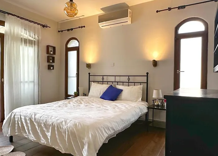 Prázdninový dům Cheerful And Cozy With Pool And Fireplace