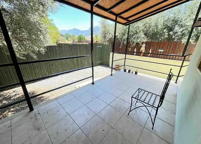 Cheerful And Cozy With Pool And Fireplace Prázdninový dům Athalassa