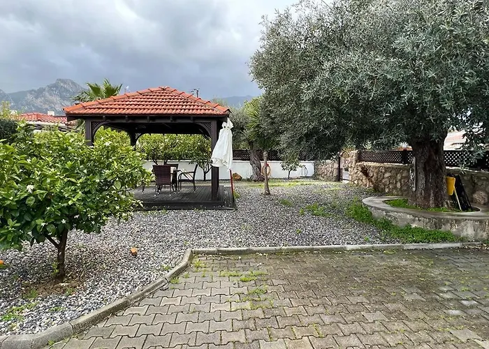 Prázdninový dům Cheerful And Cozy With Pool And Fireplace