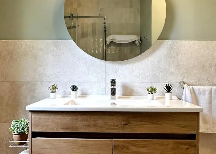 Cheerful And Cozy With Pool And Fireplace *