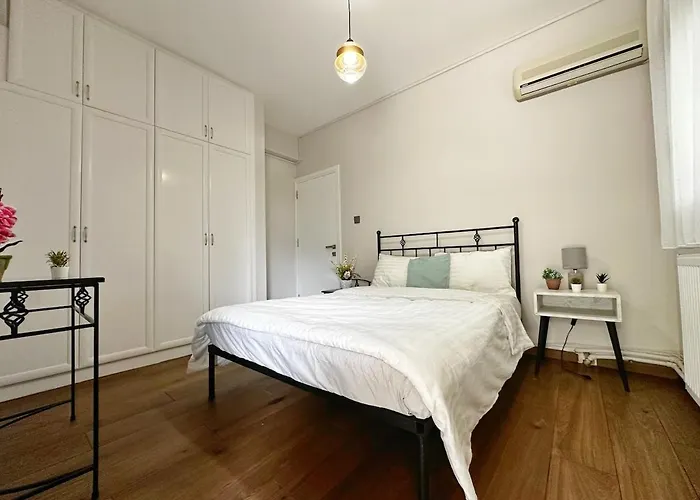 Cheerful And Cozy With Pool And Fireplace Athalassa